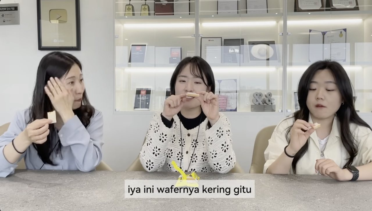 Korean staff reacting to Nabati wafer, subtitled