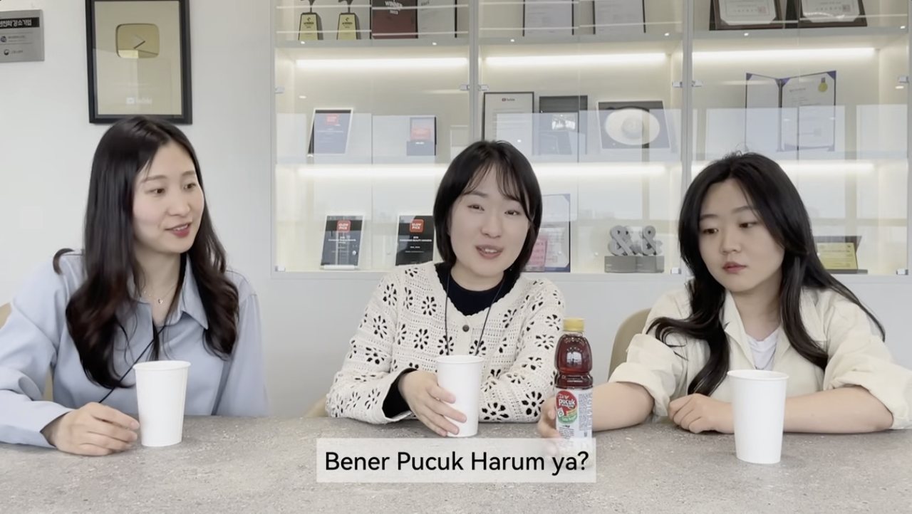 Taste test of Teh Pucuk Harum, subtitled